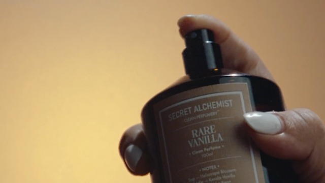 how-to-apply-perfume-correctly